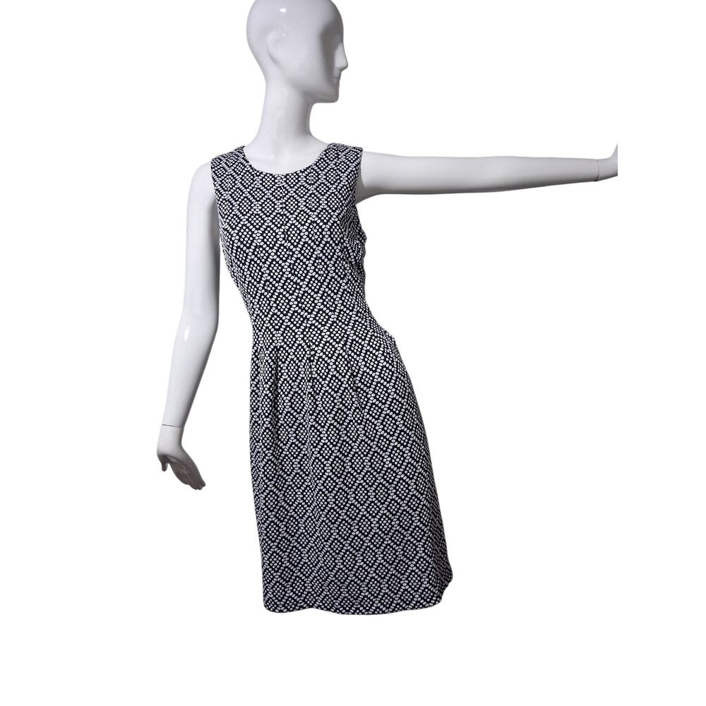 Women's size Medium Geometric Casual Pleated Church Normcore Sleeveless Dress - Picture 3 of 11